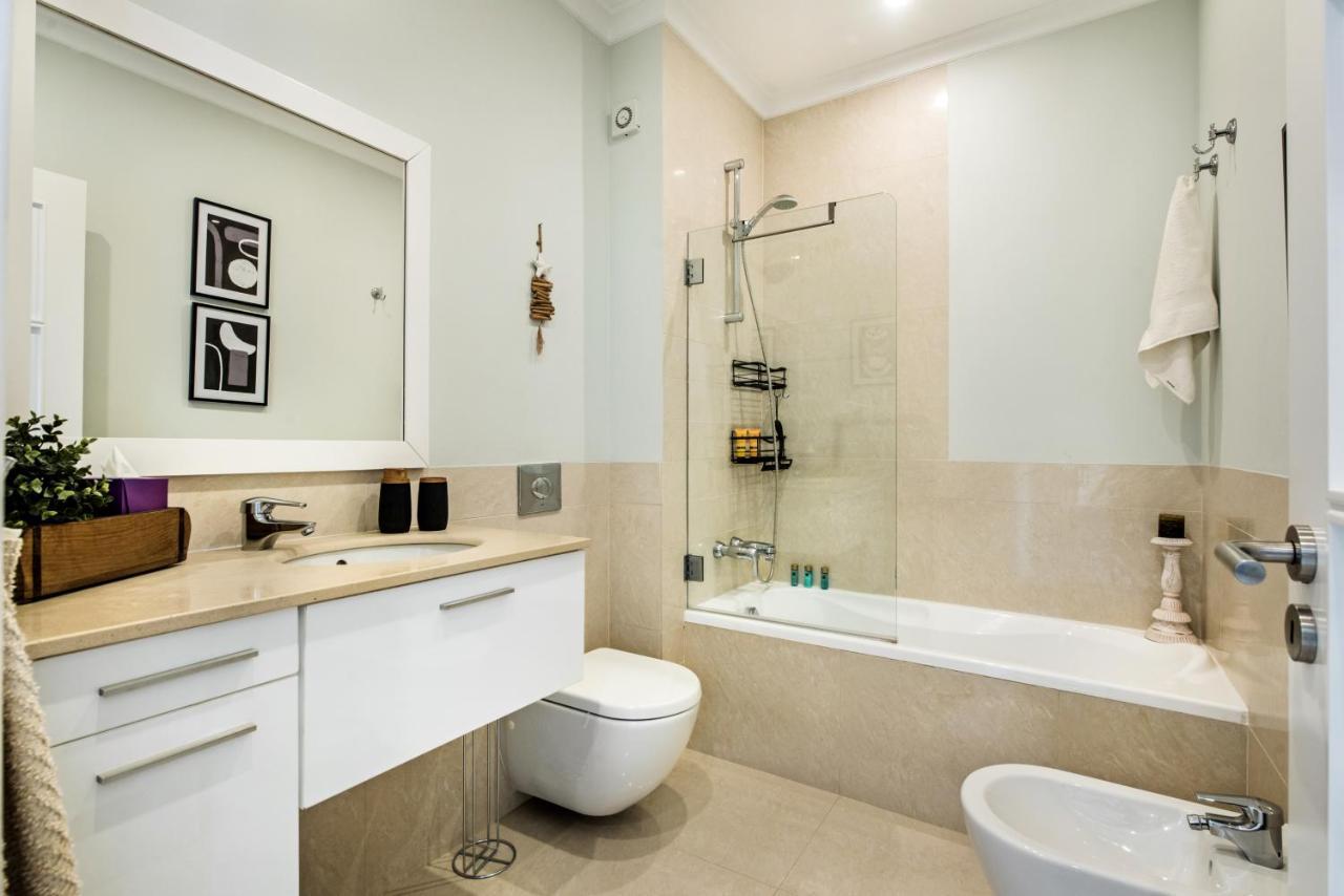 Luxury Apartment With Communal Pool And Terrace Quarteira Luaran gambar